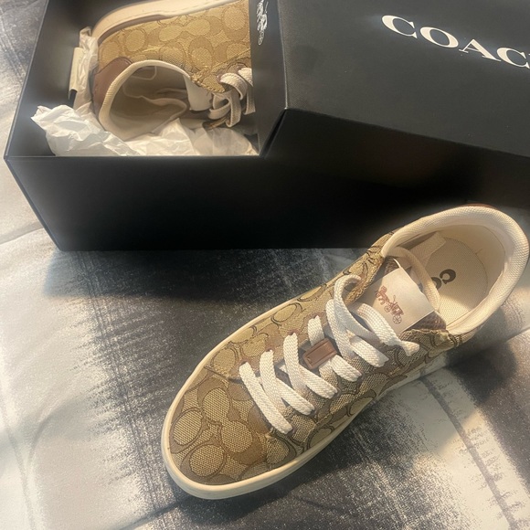 Size 8 Coach Shoes - Picture 2 of 3